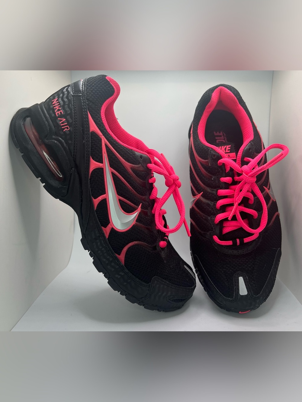 Nike Air Max Torch 4 Women's 7.5 Black Hot Pink Air Cushion Running Sneakers
